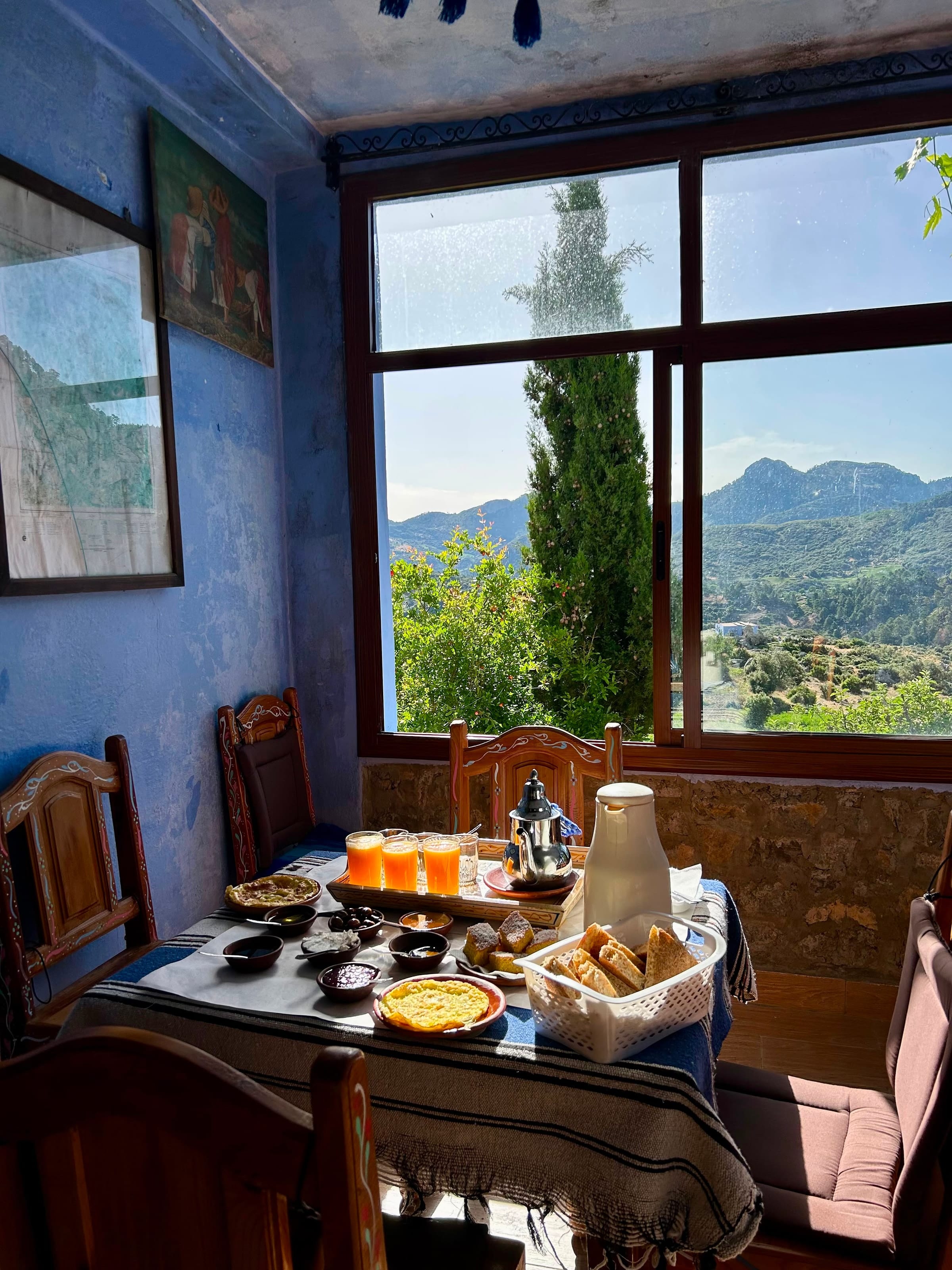 La colazione marocchina servita nella sala da pranzo blu della Farm